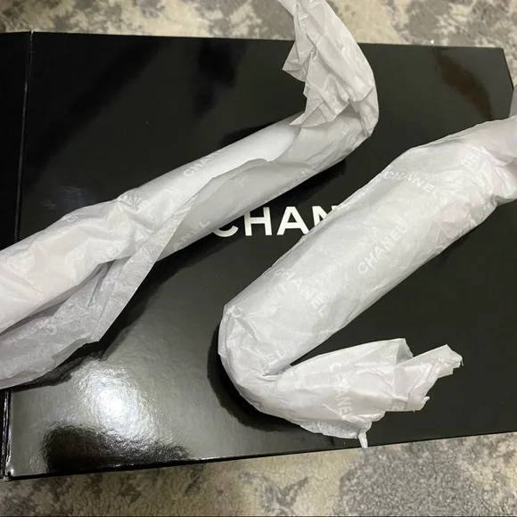 Chanel SWIPE AND GLOW Highlighter and Lip Set - Picture 5 of 7